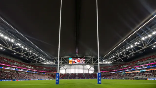 波兰足协谴责投掷烟火球迷：绝不容忍任何违反安全规定的行为